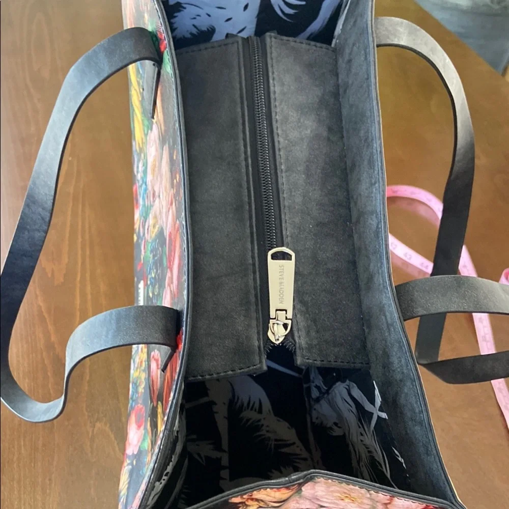 Exquisite Floral Black Tote Bag - Picture 3 of 15